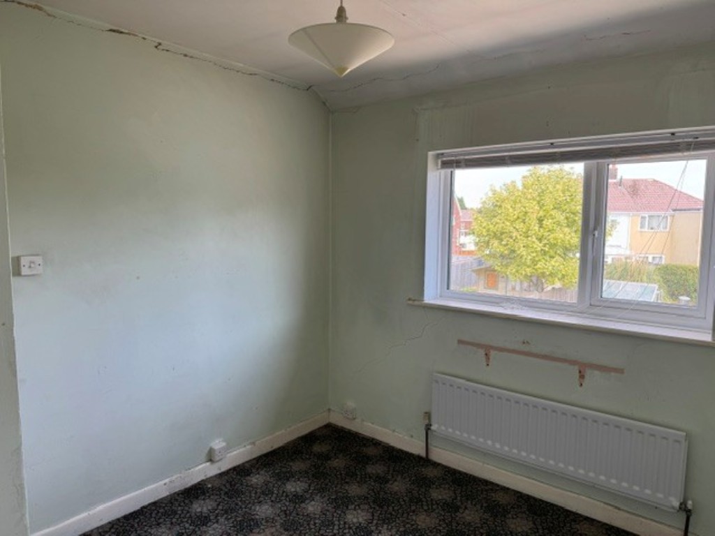 Lot: 228 - HOUSE WITH STRUCTURAL ISSUES FOR IMPROVEMENT - Third Bedroom